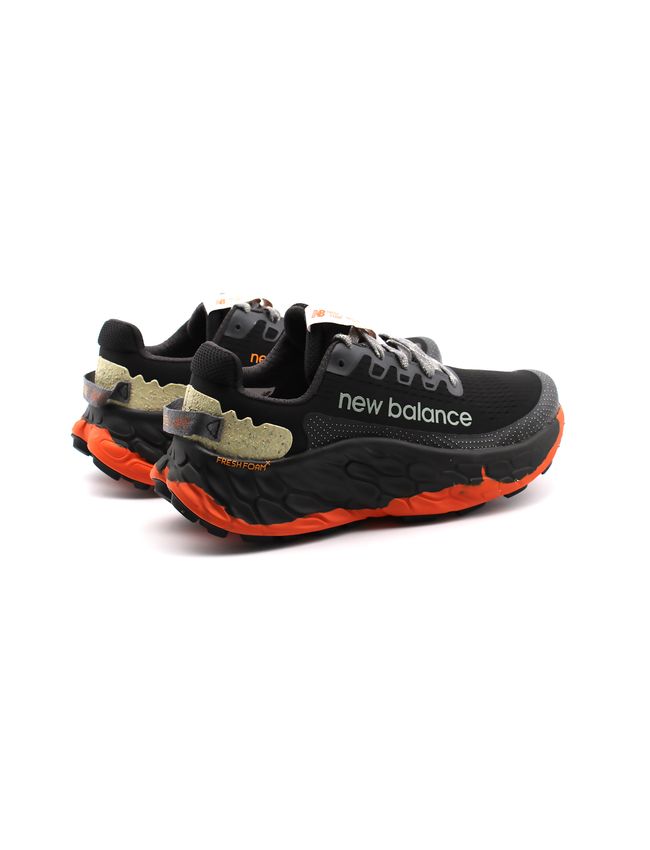New Balance Fresh Foam X More Trail V3 (coloris Black / Cayenne)