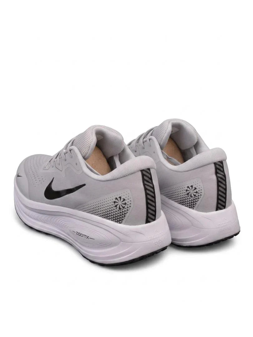 Nike Vomero 18