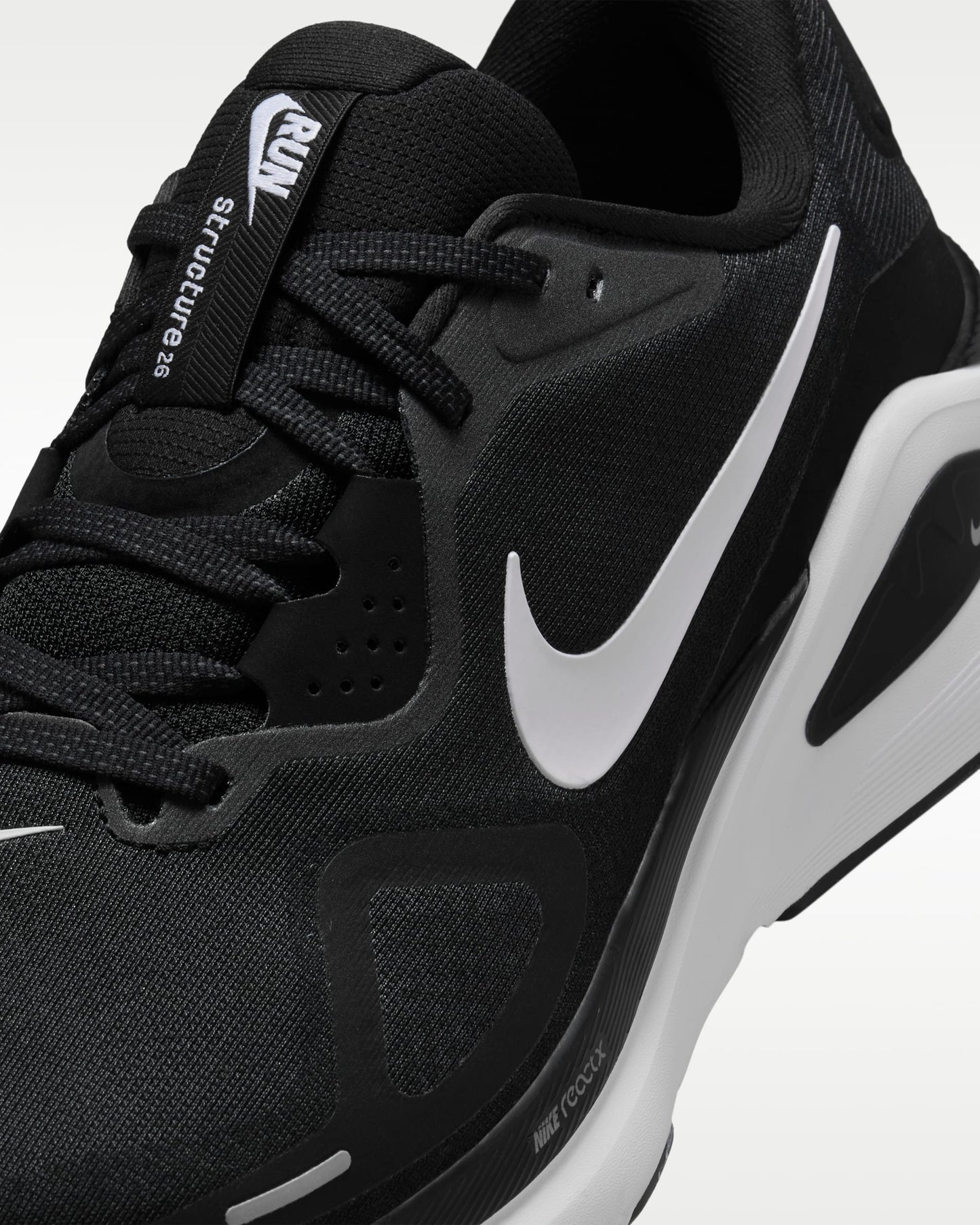 Nike Structure 26